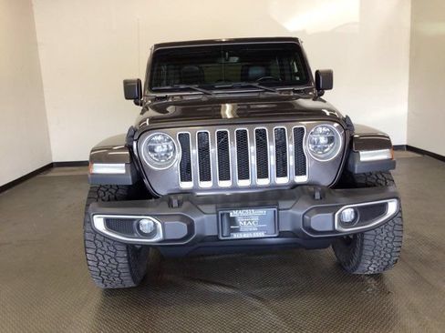 Used 2018 Jeep Wrangler Unlimited Sahara AWD/4WD image 2
