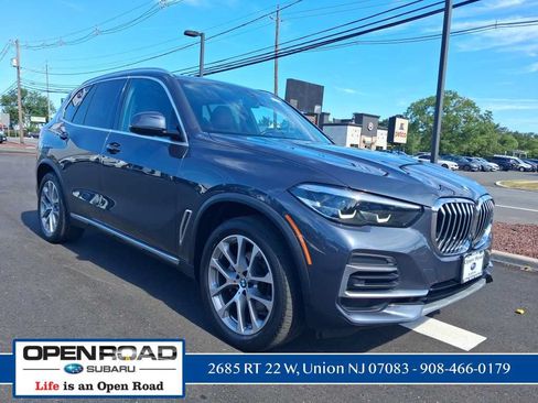 Used 2022 BMW X5 xDrive40i w/ Premium Package AWD/4WD image 4