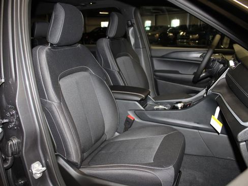 New 2025 Jeep Grand Cherokee Laredo X w/ Luxury Tech Group I image 28