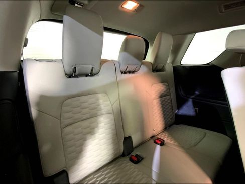 Used 2022 Nissan Pathfinder SV w/ SV Black Package image 18