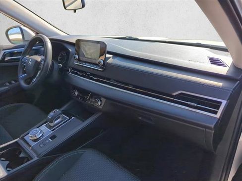 Used 2022 Mitsubishi Outlander ES image 24