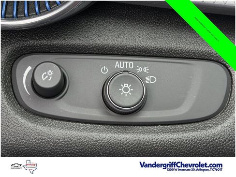 Certified 2025 Chevrolet Trax LT FWD image 23