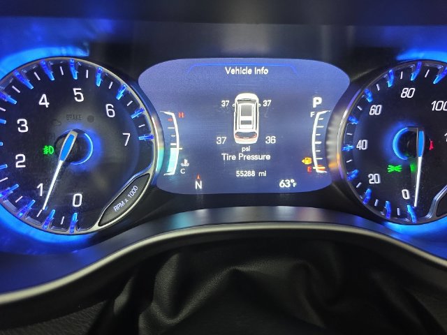 Used 2024 Chrysler Pacifica Touring-L FWD image 11