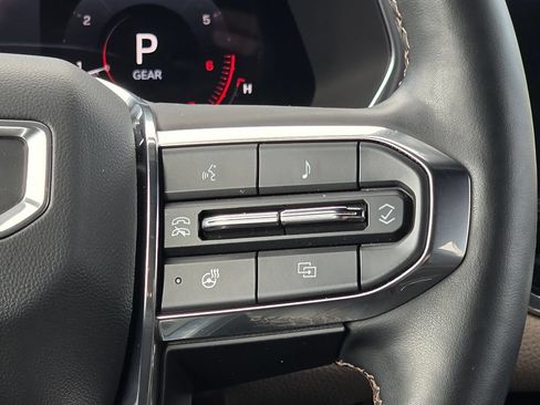 Used 2024 GMC Canyon Denali AWD/4WD image 18
