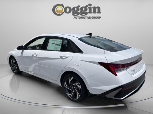 New 2025 Hyundai Elantra Limited image 3