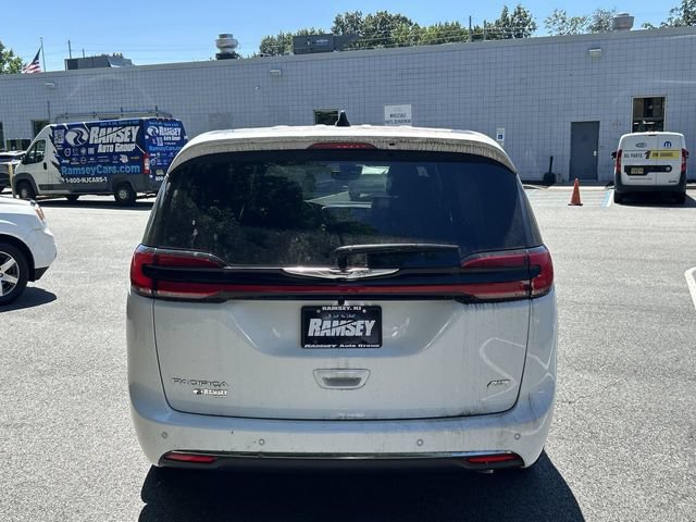 New 2026 Chrysler Pacifica Select AWD/4WD image 16