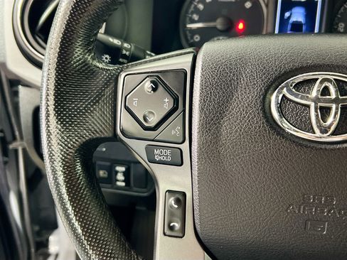 Used 2021 Toyota Tacoma TRD Off-Road image 18