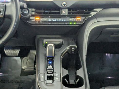 Used 2023 Toyota Crown Limited image 36