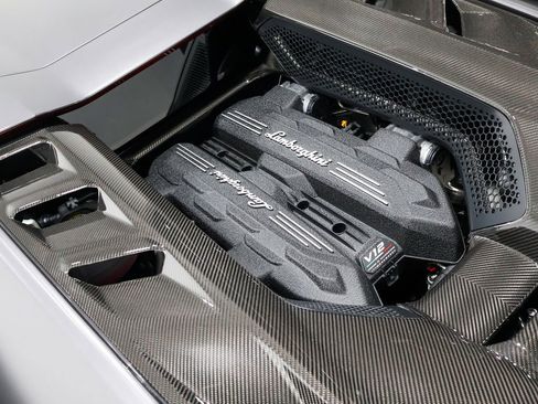 Used 2025 Lamborghini Revuelto image 94