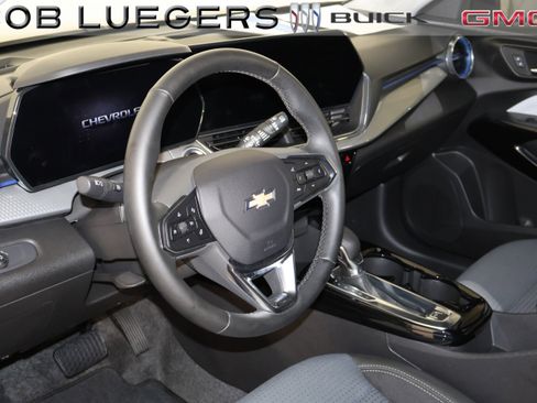 Certified 2024 Chevrolet Trax LT w/ LT Convenience Package image 9