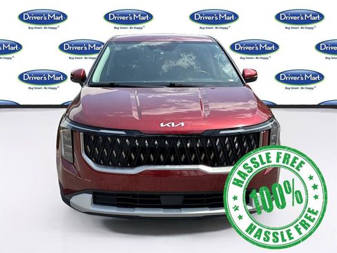Used 2025 Kia Carnival FWD image 2
