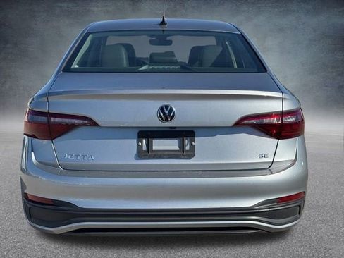 Used 2024 Volkswagen Jetta SE image 4