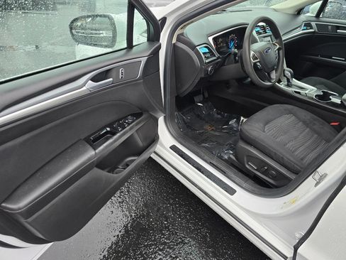 Used 2016 Ford Fusion SE FWD image 18