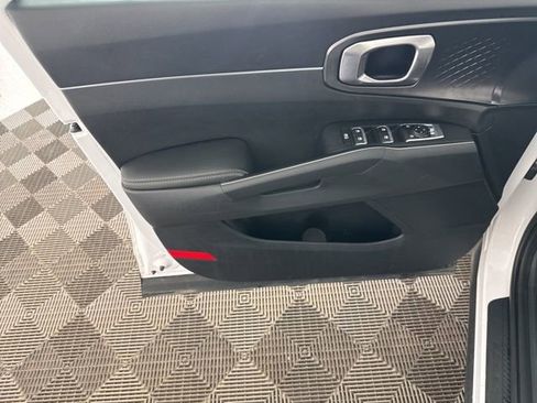 Certified 2024 Kia Sorento S image 20
