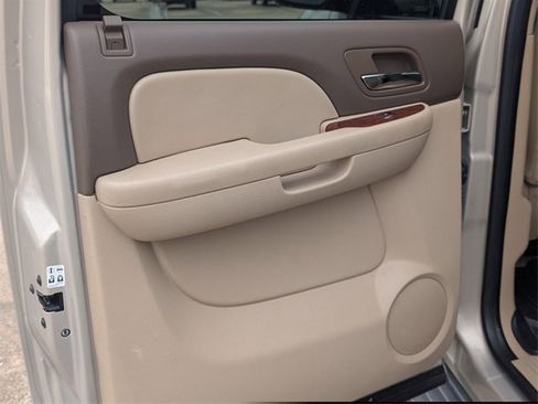 Used 2011 Chevrolet Suburban LT w/ Luxury Package image 21