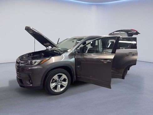Used 2017 Toyota Highlander Limited image 10