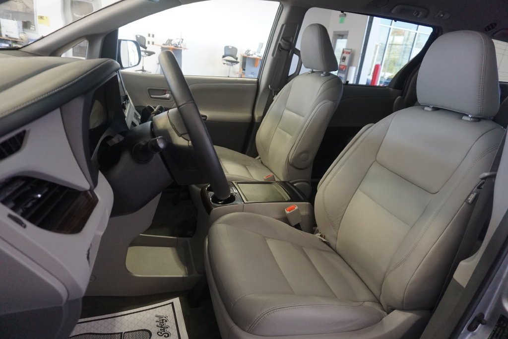 Used 2017 Toyota Sienna XLE w/ XLE Navigation Package AWD/4WD image 21