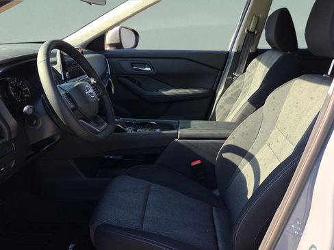 New 2026 Nissan Rogue SV FWD image 10