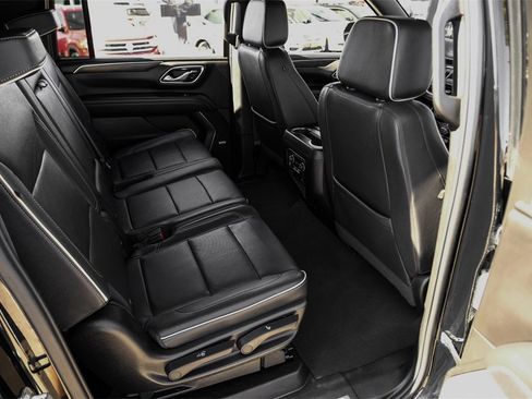 Used 2024 Chevrolet Suburban Premier image 33