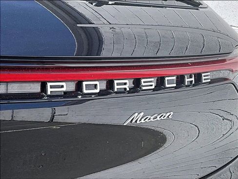 Certified 2025 Porsche Macan AWD/4WD image 13