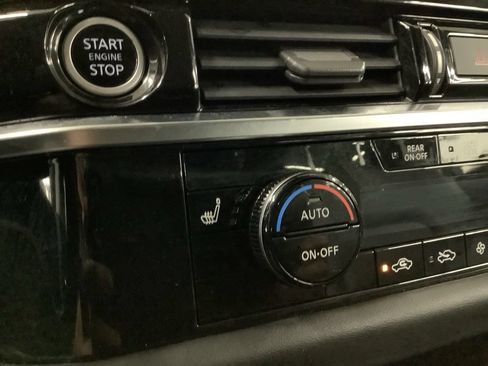 Used 2022 Nissan Pathfinder SL AWD/4WD image 10