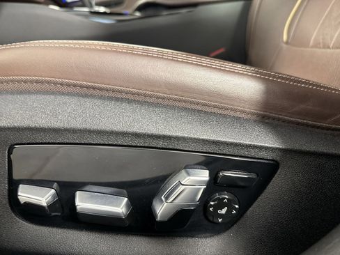 Used 2022 BMW 540i xDrive w/ Premium Package image 22