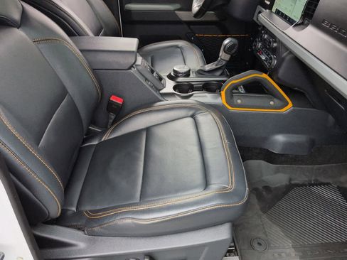Used 2023 Ford Bronco Badlands image 19