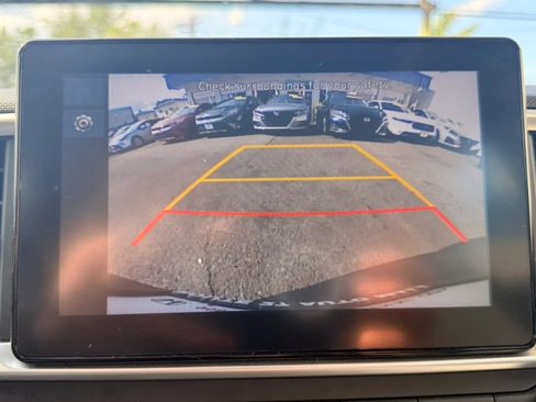 Used 2025 Hyundai Venue SEL FWD image 23