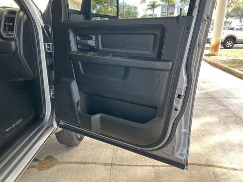 Used 2024 RAM 3500 Tradesman w/ Chrome Appearance Group image 24