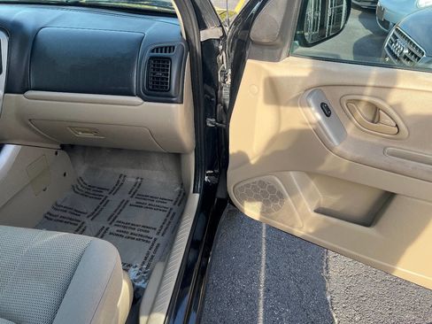 Used 2005 MAZDA Tribute s w/ Package 1 AWD/4WD image 30