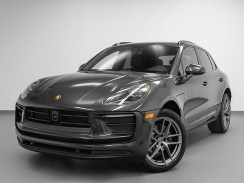 Used 2025 Porsche Macan image 1