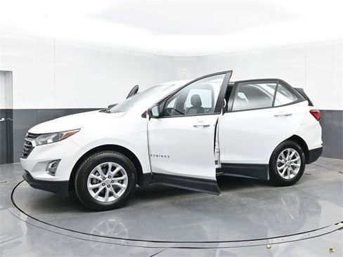 Used 2018 Chevrolet Equinox LS image 50
