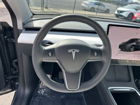 Used 2023 Tesla Model Y Long Range image 23