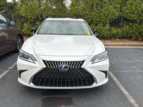 Used 2022 Lexus ES 300h w/ Premium Package image 10