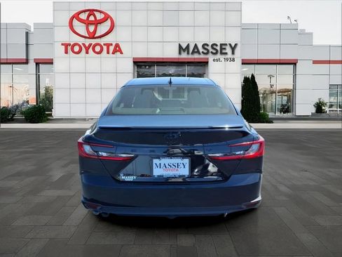 Used 2025 Toyota Camry SE w/ Convenience Package FWD image 4