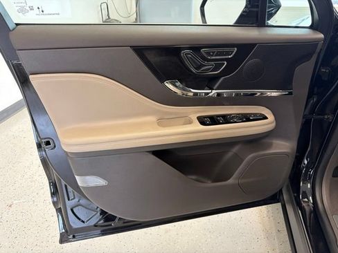 Used 2023 Lincoln Corsair AWD image 39