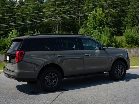 Used 2025 Ford Expedition Tremor AWD/4WD image 19