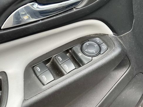 Used 2023 Chevrolet Equinox LS w/ LS Convenience Package image 12