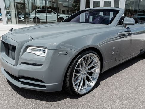 Used 2020 Rolls-Royce Dawn RWD image 20