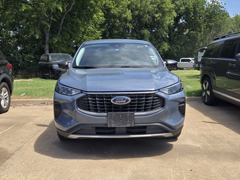 Used 2023 Ford Escape Active w/ Tech Pack #1 FWD image 2