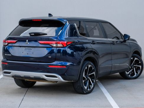 Used 2022 Mitsubishi Outlander SE AWD/4WD image 4