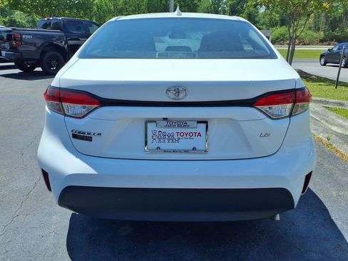 Used 2023 Toyota Corolla LE image 2