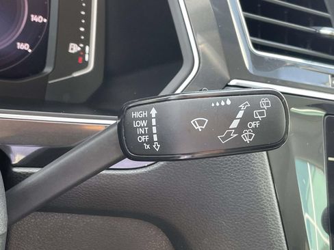 Used 2020 Volkswagen Tiguan SEL AWD/4WD image 24