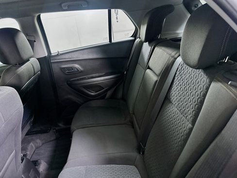 Used 2020 Chevrolet Trax LS image 27