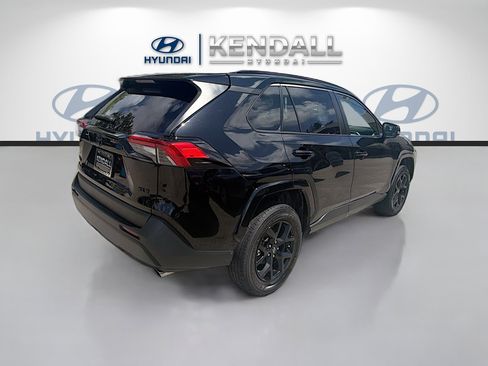 Used 2022 Toyota RAV4 XLE w/ Convenience Package FWD image 6