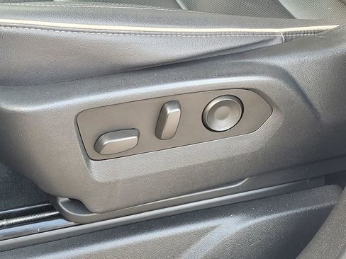 Used 2023 Chevrolet Suburban Premier image 16