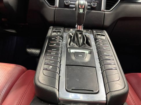 Used 2017 Porsche Macan GTS AWD/4WD image 9