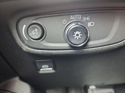 Used 2022 GMC Terrain SLE image 36