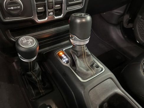 Used 2021 Jeep Wrangler Unlimited Sahara AWD/4WD image 21