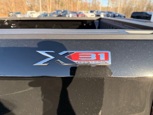 New 2026 GMC Sierra 1500 SLE w/ X31 Off-Road Package image 19